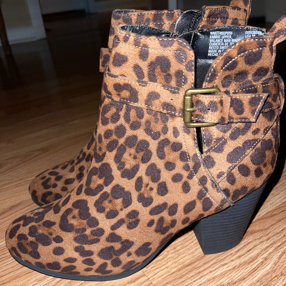 Women's Boots Cheetah Print Size 10